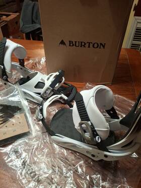 Burton 190450690682 Scribe Wms Medium Snowboard Bindings Fade To White New With Original Box