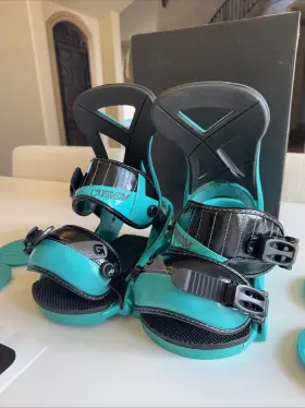 Burton 885197800677 New In Box Size Small Mens Custom Bindings. Teal And Black