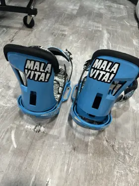 P00651000 Burton Malavita Est Snowboard Bindings Blue M Channel Compatible