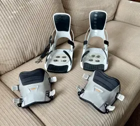 Amp05-fr Flow Amp05 Fr Large Snowboard Bindings White Black Gray With Plates And Screws