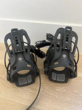 F.21.bnw.juf.bk.4lg.1 Flow Juno Womens Rear Entry Snowboard Bindings Black Medium