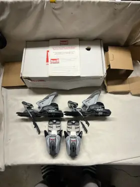 6420d1es Marker Ski Bindings M900 Silver / Black Smoke Din Iso 2.5-9 Eps