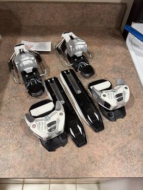 Salomon 887850976033 Warden 11 Alpine Ski Bindings Silver / White 100mm Brake