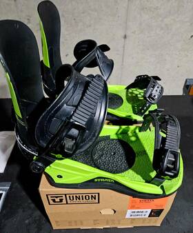 Union 810058162632 Strata - 2023 Mens Snowboard Bindings Acid Green Large
